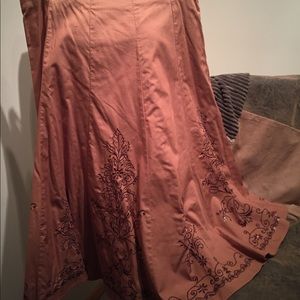 Skirt with embroidery and sequins